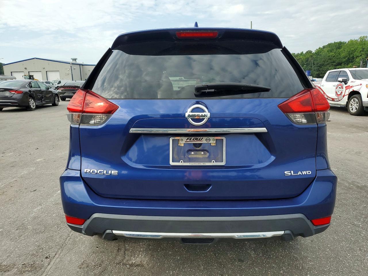 2017 NISSAN ROGUE