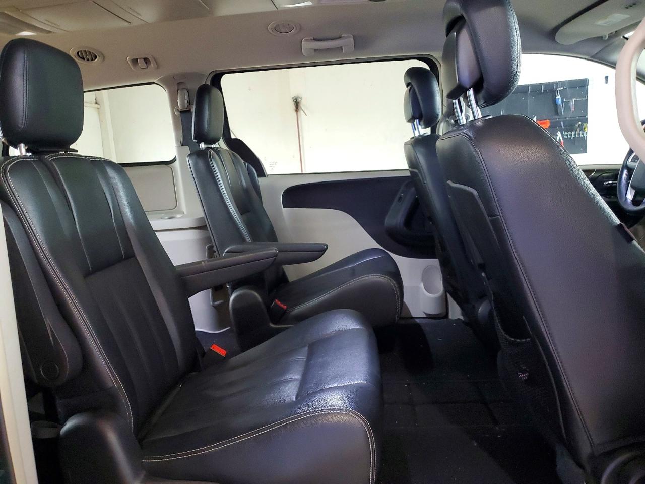 2016 CHRYSLER MINIVAN