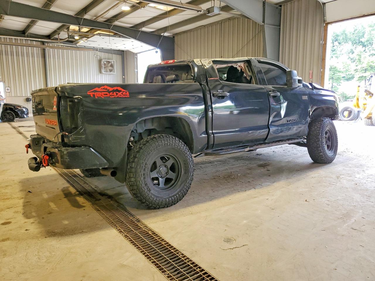 2017 TOYOTA TUNDRA