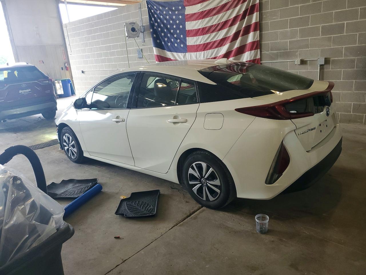 2017 TOYOTA PRIUS