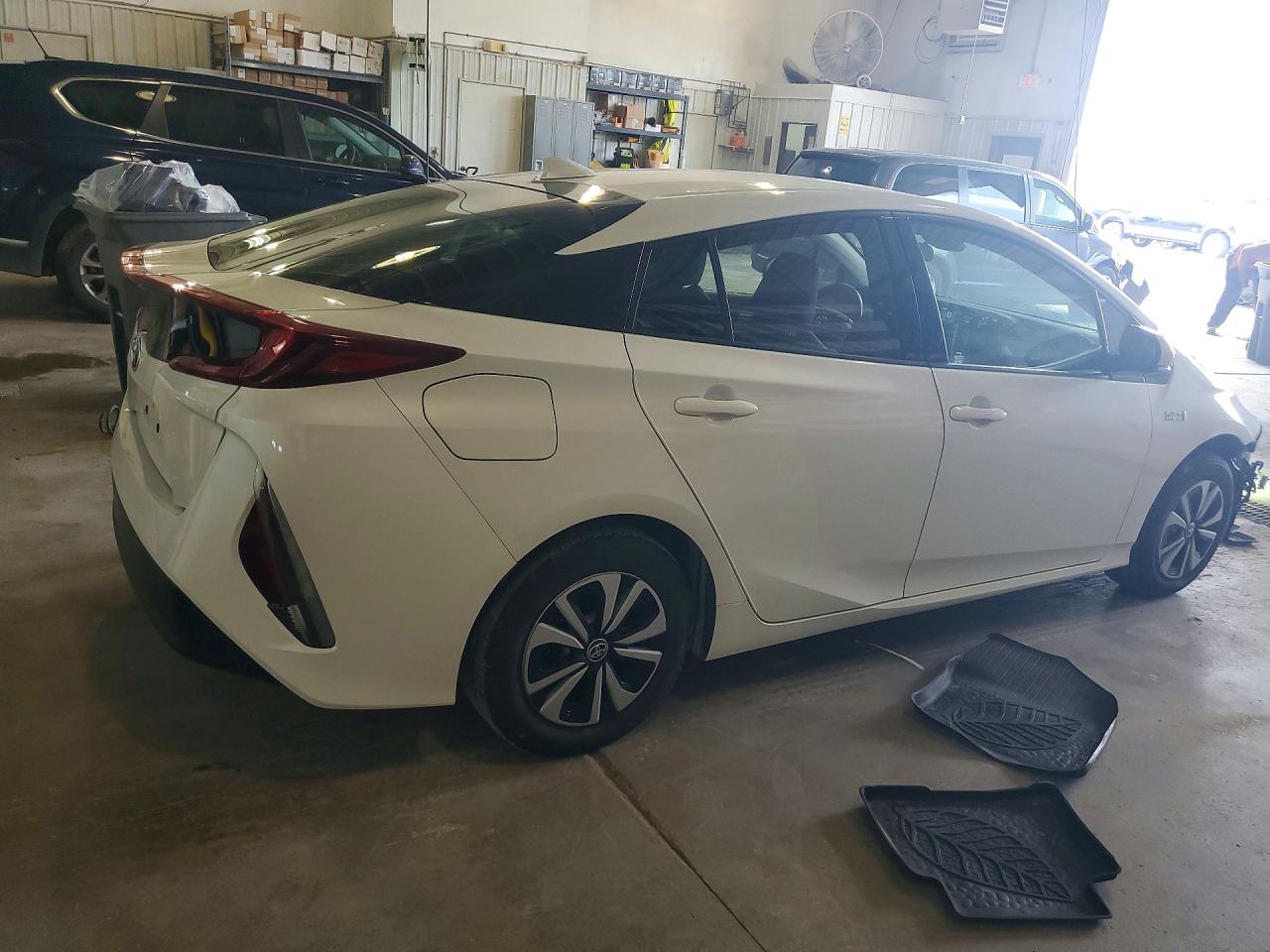 2017 TOYOTA PRIUS