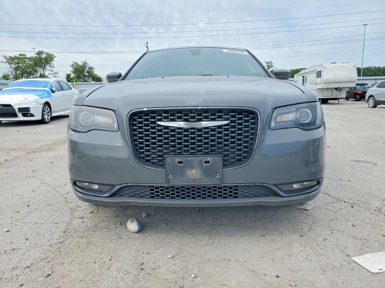 2019 CHRYSLER 300