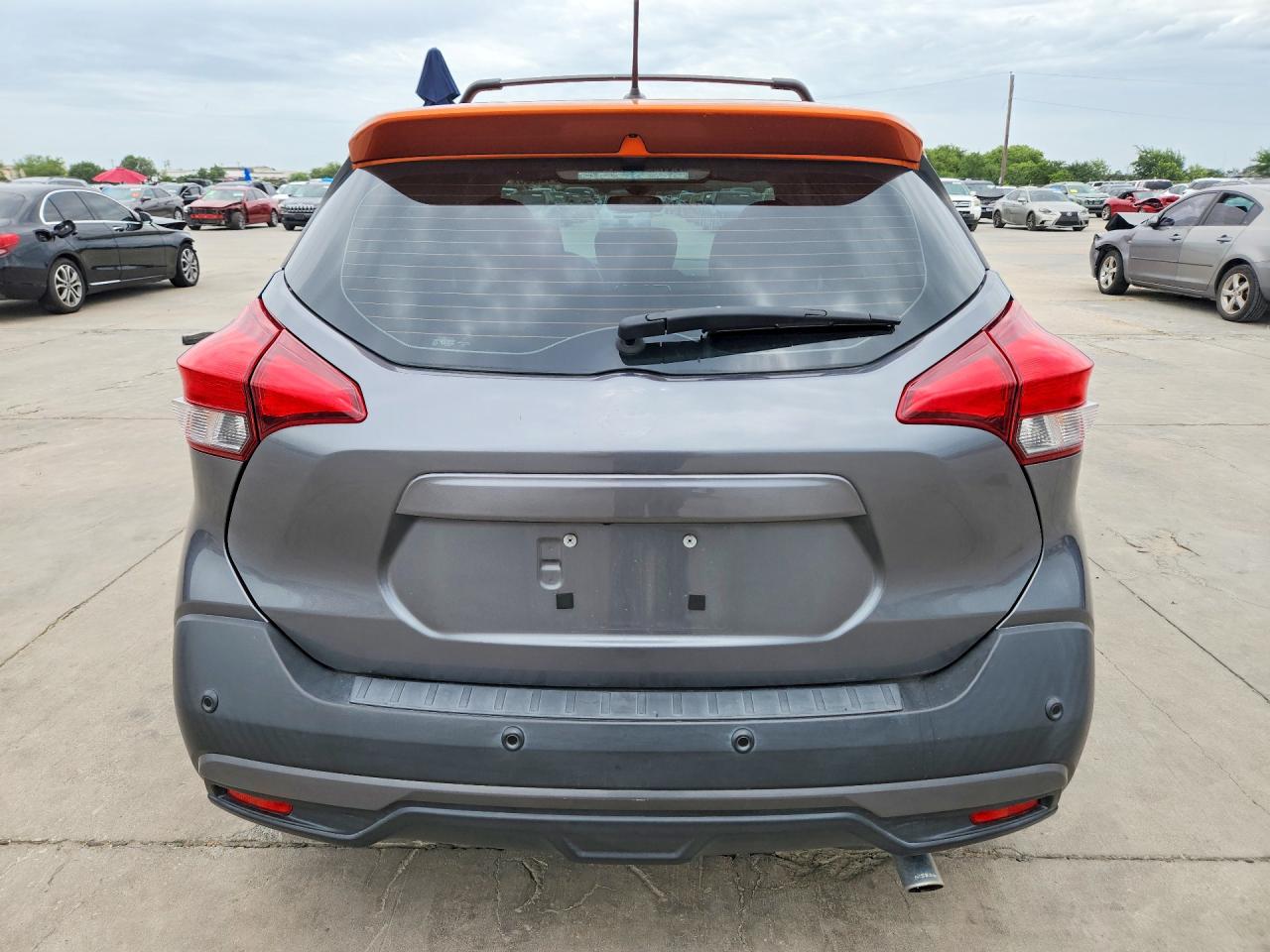 2020 NISSAN KICKS