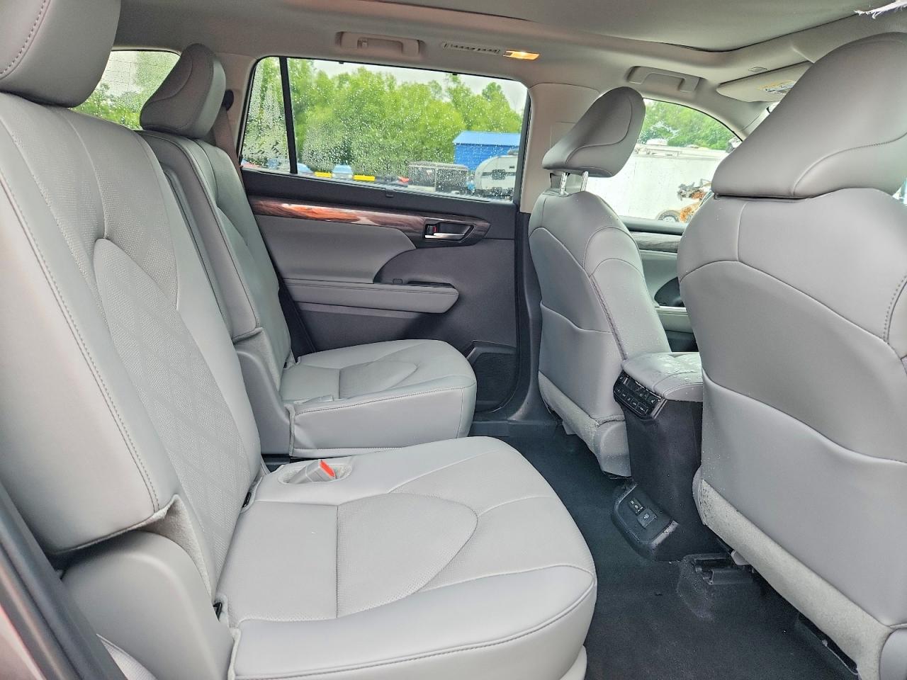 2024 TOYOTA HIGHLANDER
