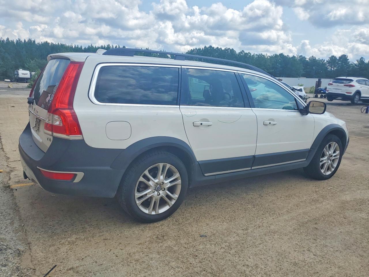 2016 VOLVO XC70