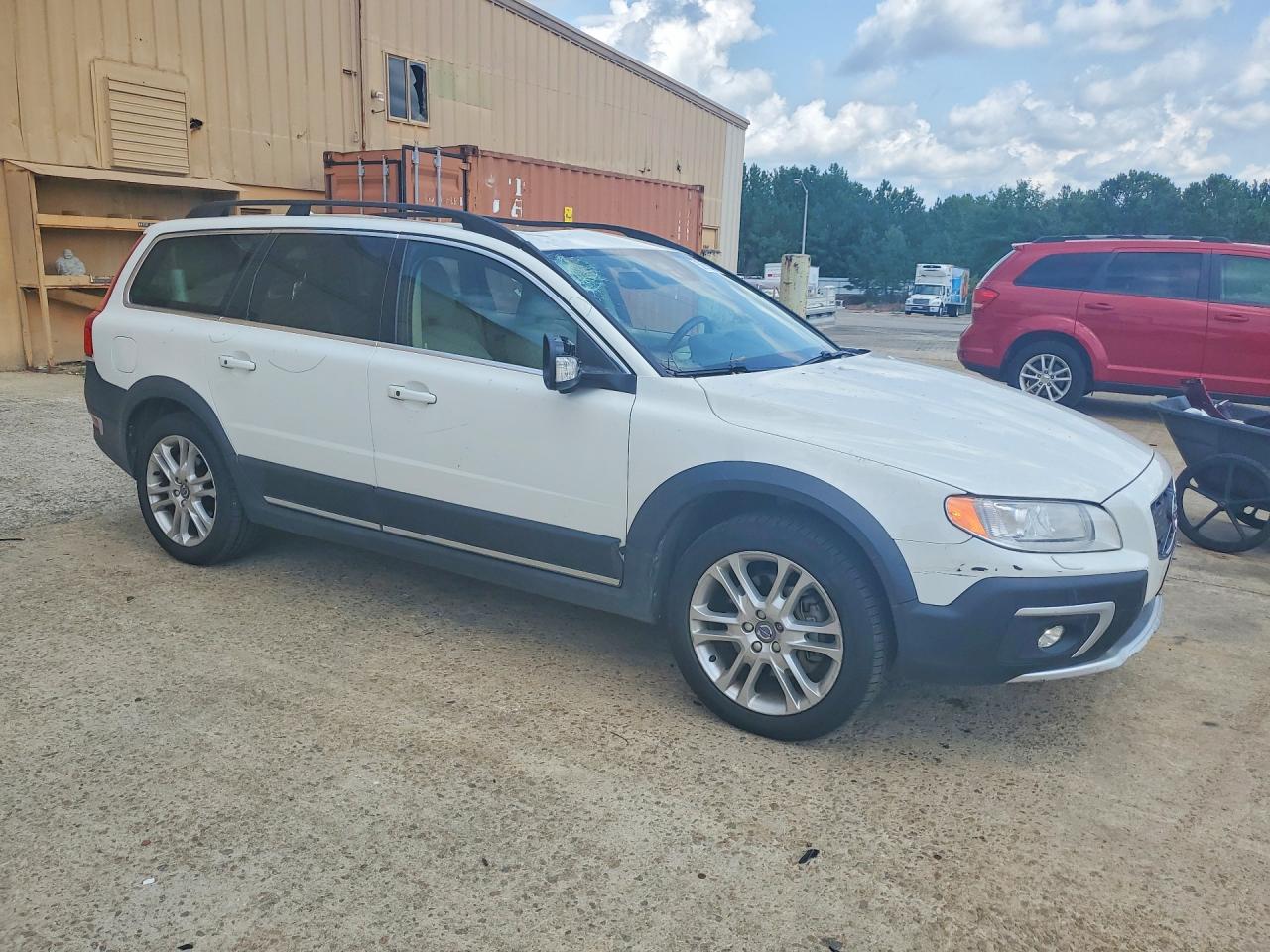 2016 VOLVO XC70