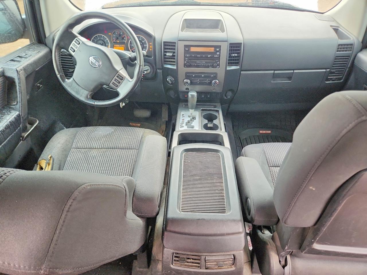 2011 NISSAN TITAN