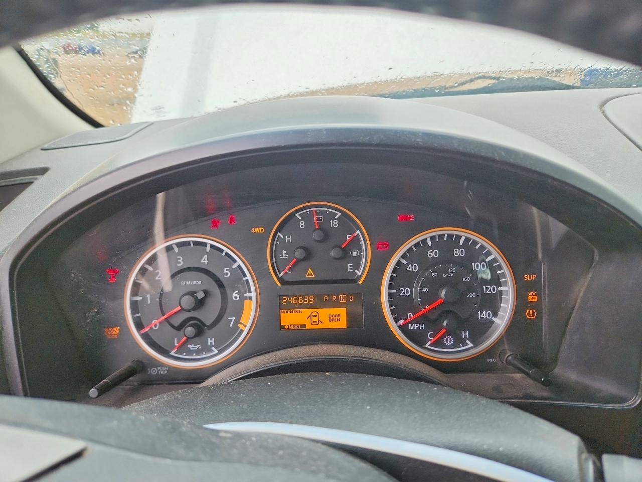 2011 NISSAN TITAN