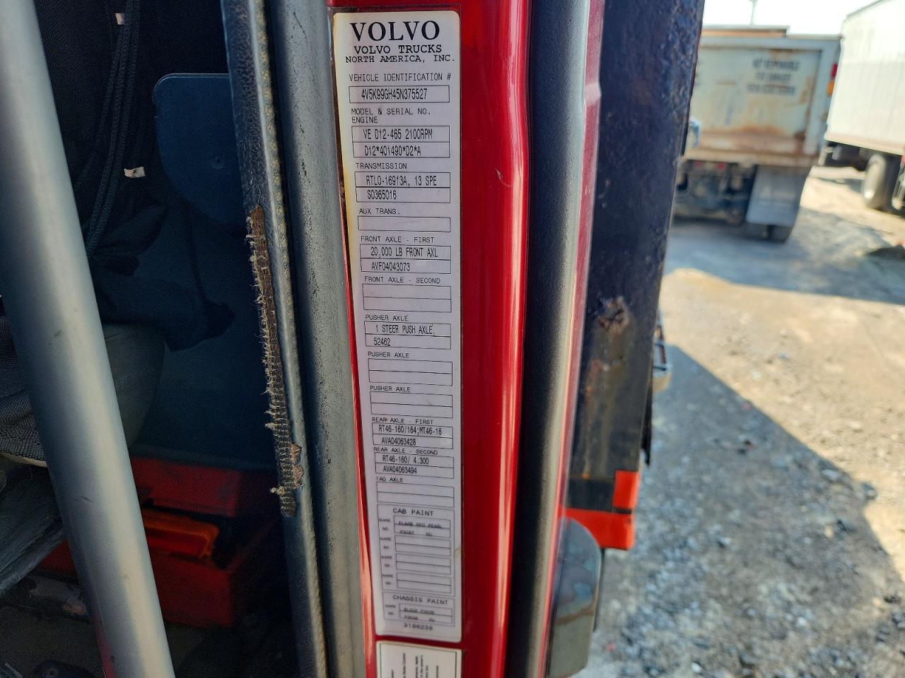 2005 VOLVO VN