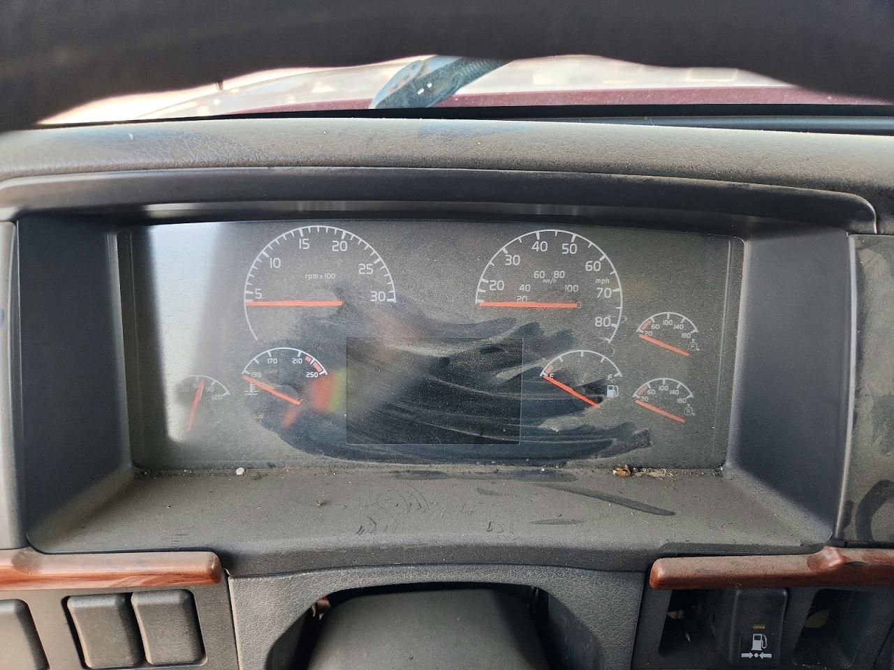 2005 VOLVO VN
