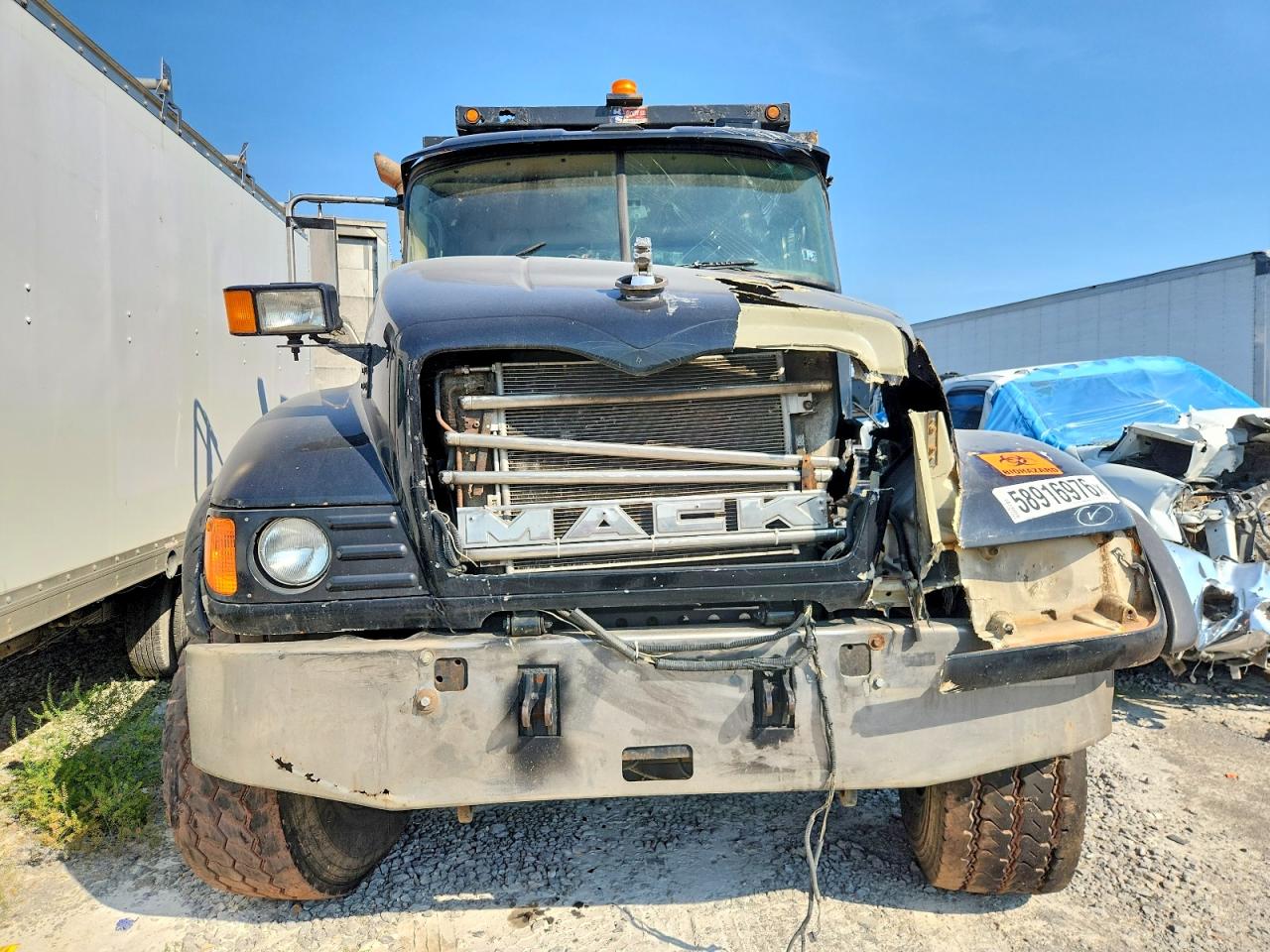 2005 VOLVO VN