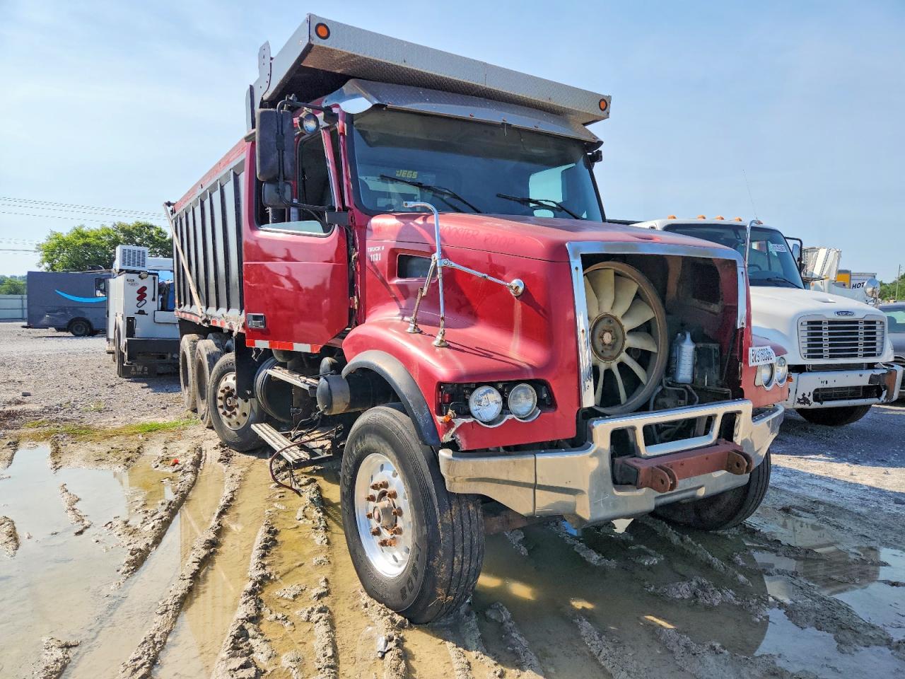 2005 VOLVO VN