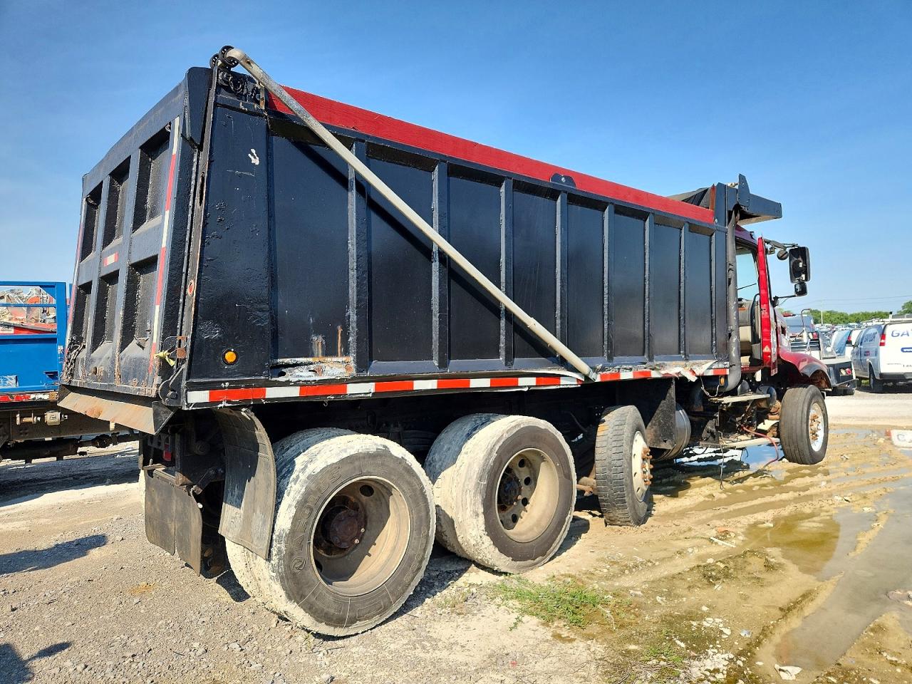 2005 VOLVO VN