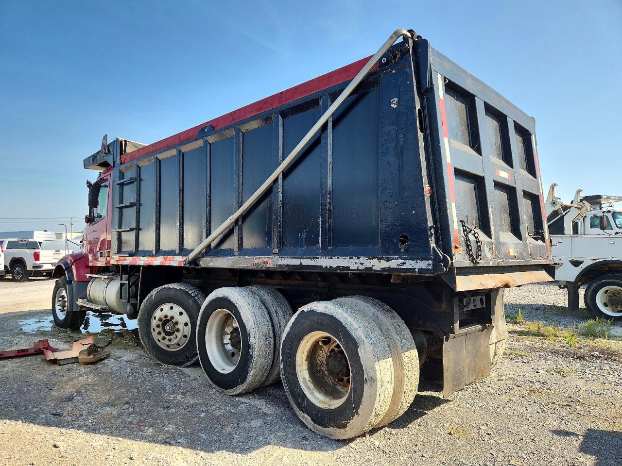 2005 VOLVO VN