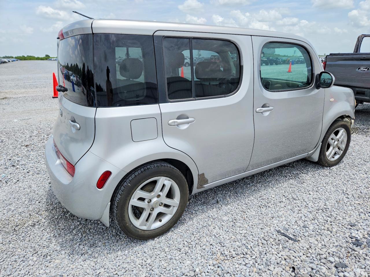 2010 NISSAN CUBE