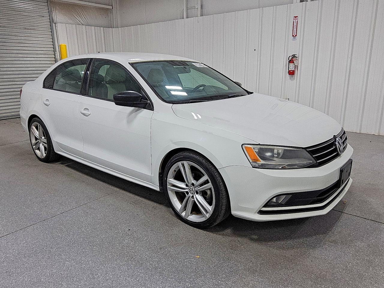 2016 VOLKSWAGEN JETTA