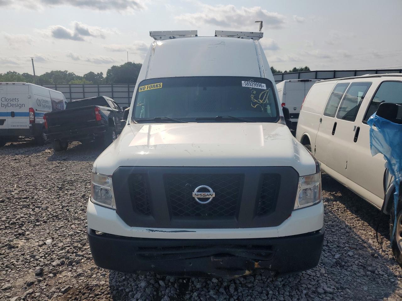 2017 NISSAN NV