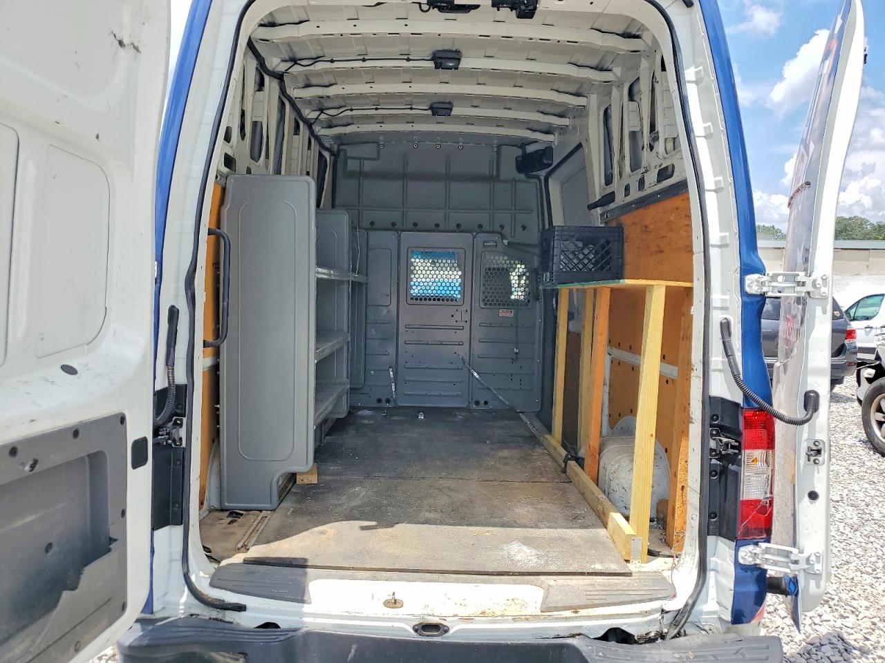 2017 NISSAN NV