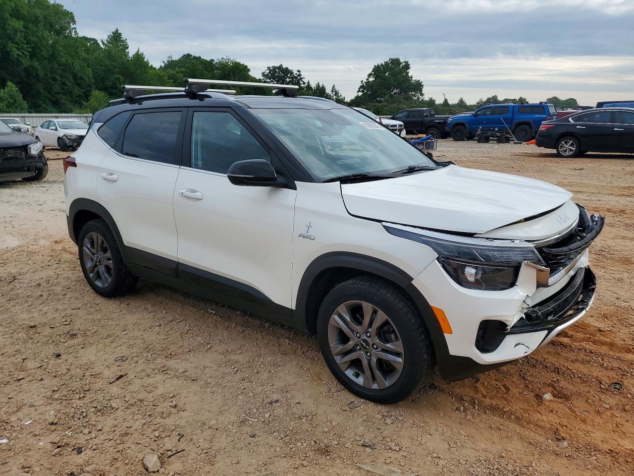 2022 KIA SELTOS S