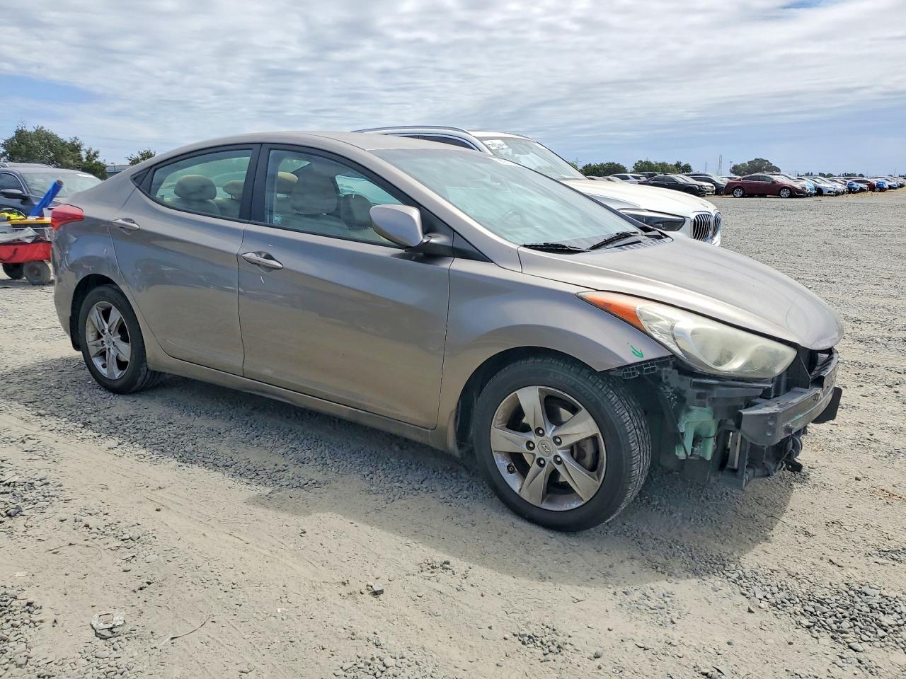 2013 HYUNDAI ELANTRA