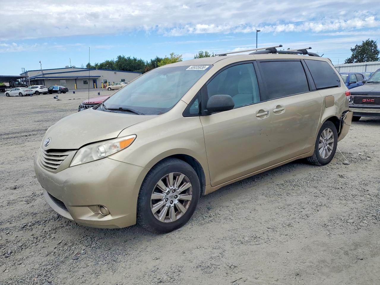 2011 TOYOTA SIENNA