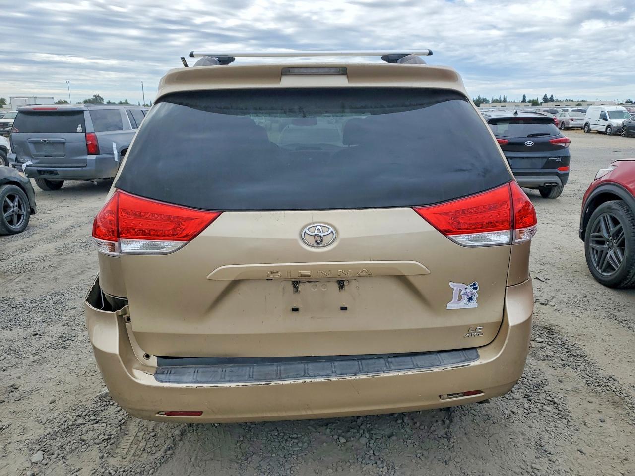 2011 TOYOTA SIENNA