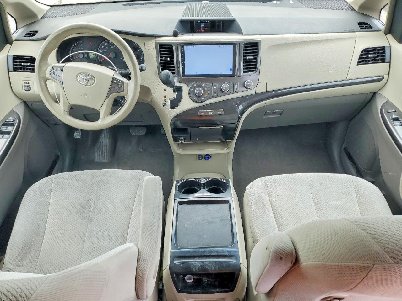 2011 TOYOTA SIENNA