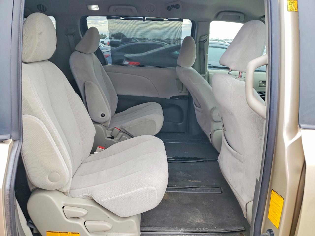 2011 TOYOTA SIENNA