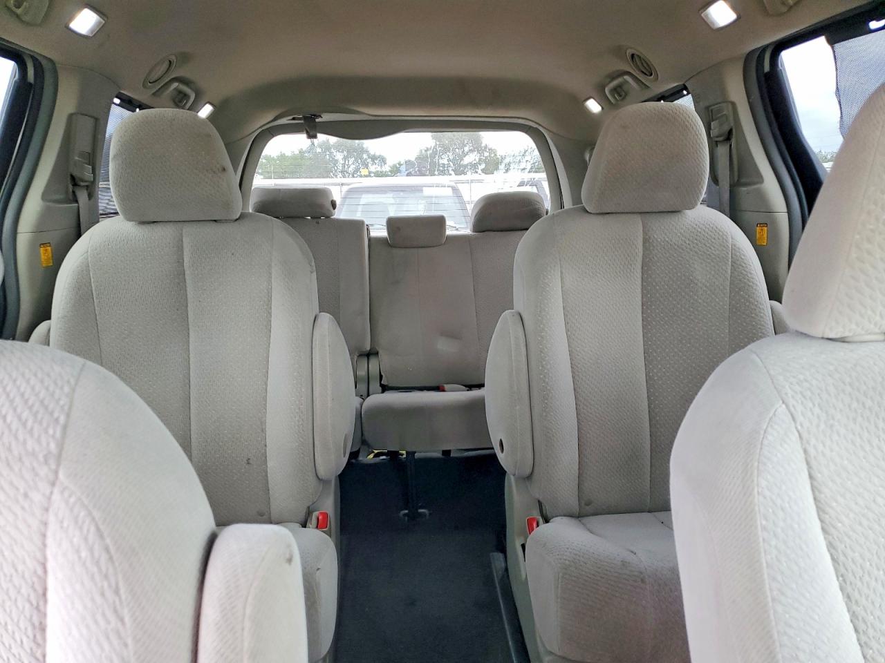 2011 TOYOTA SIENNA