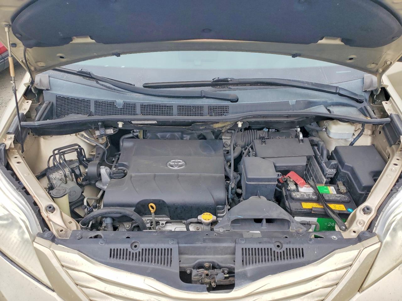 2011 TOYOTA SIENNA