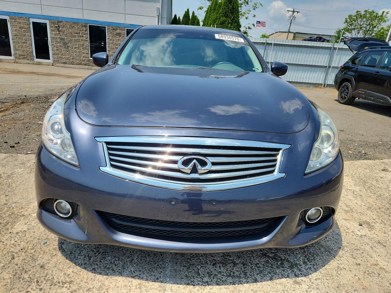 2011 INFINITI G37