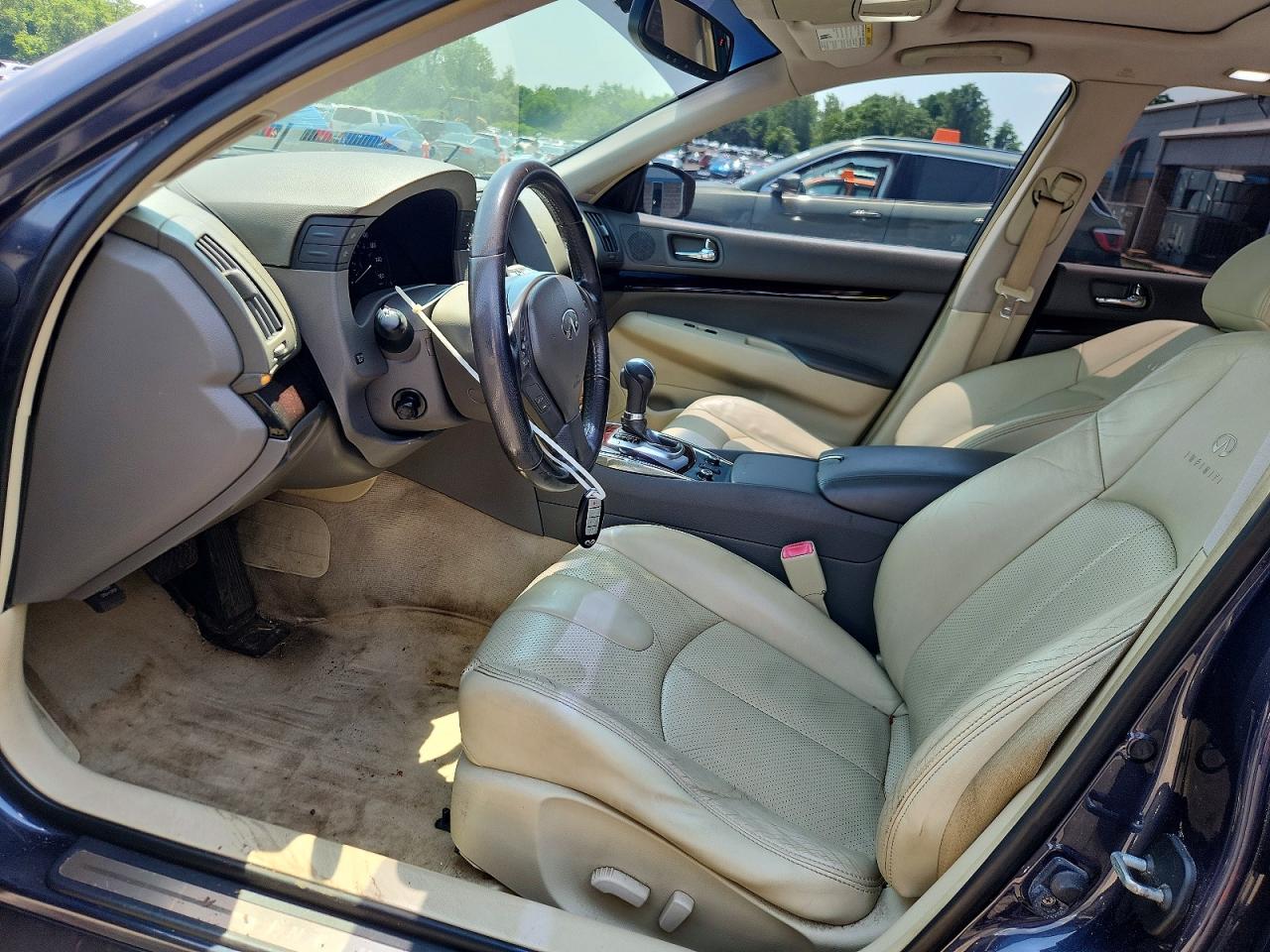 2011 INFINITI G37