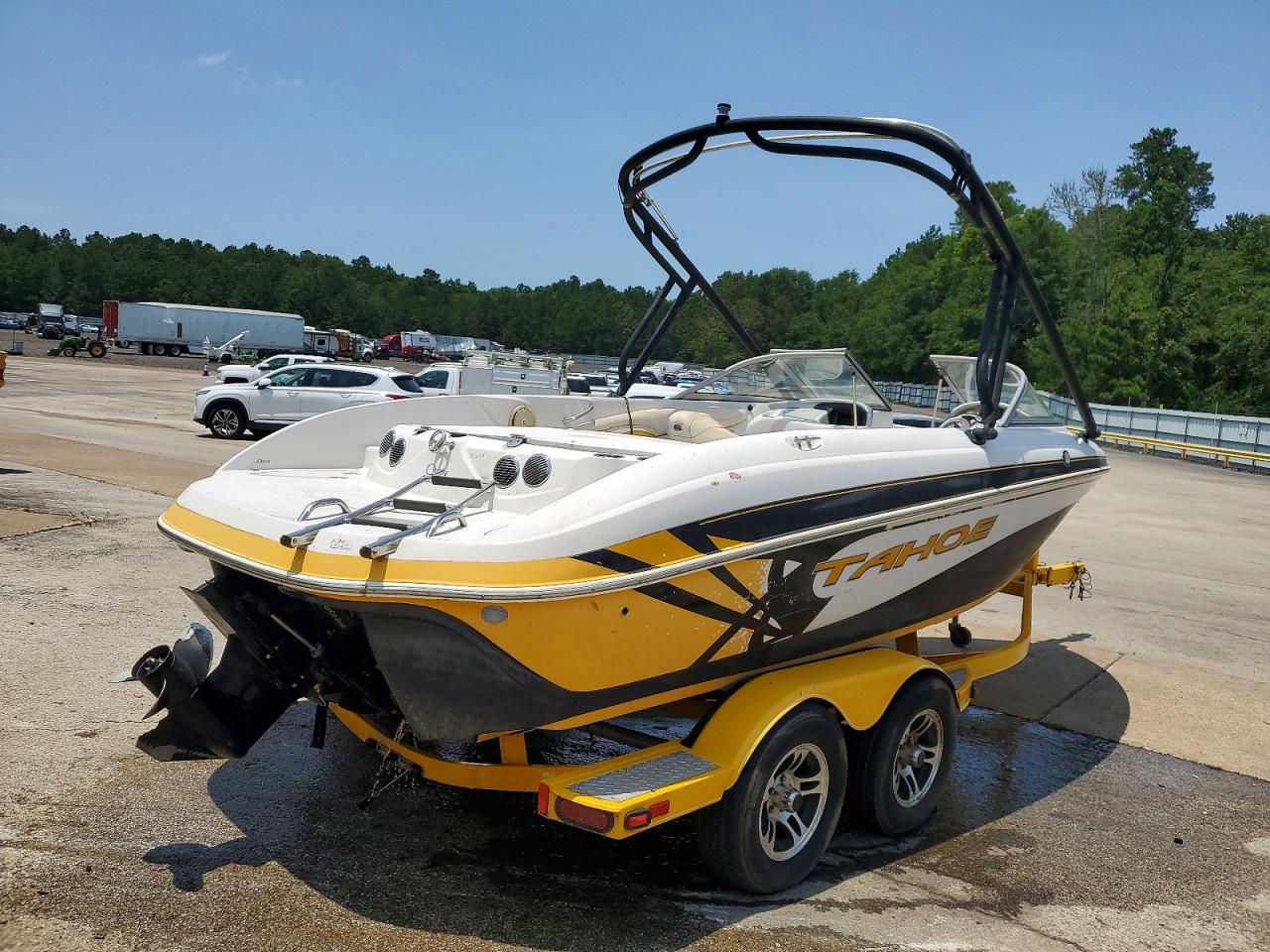 2010 TAHOE Boat