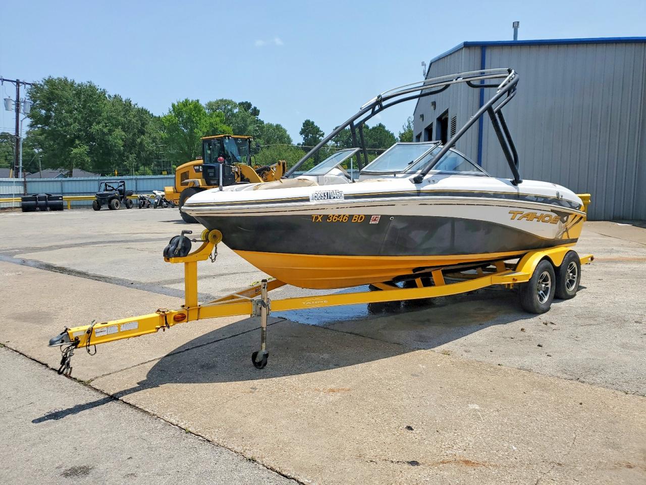 2010 TAHOE Boat
