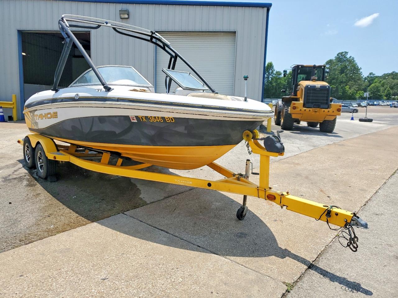 2010 TAHOE Boat