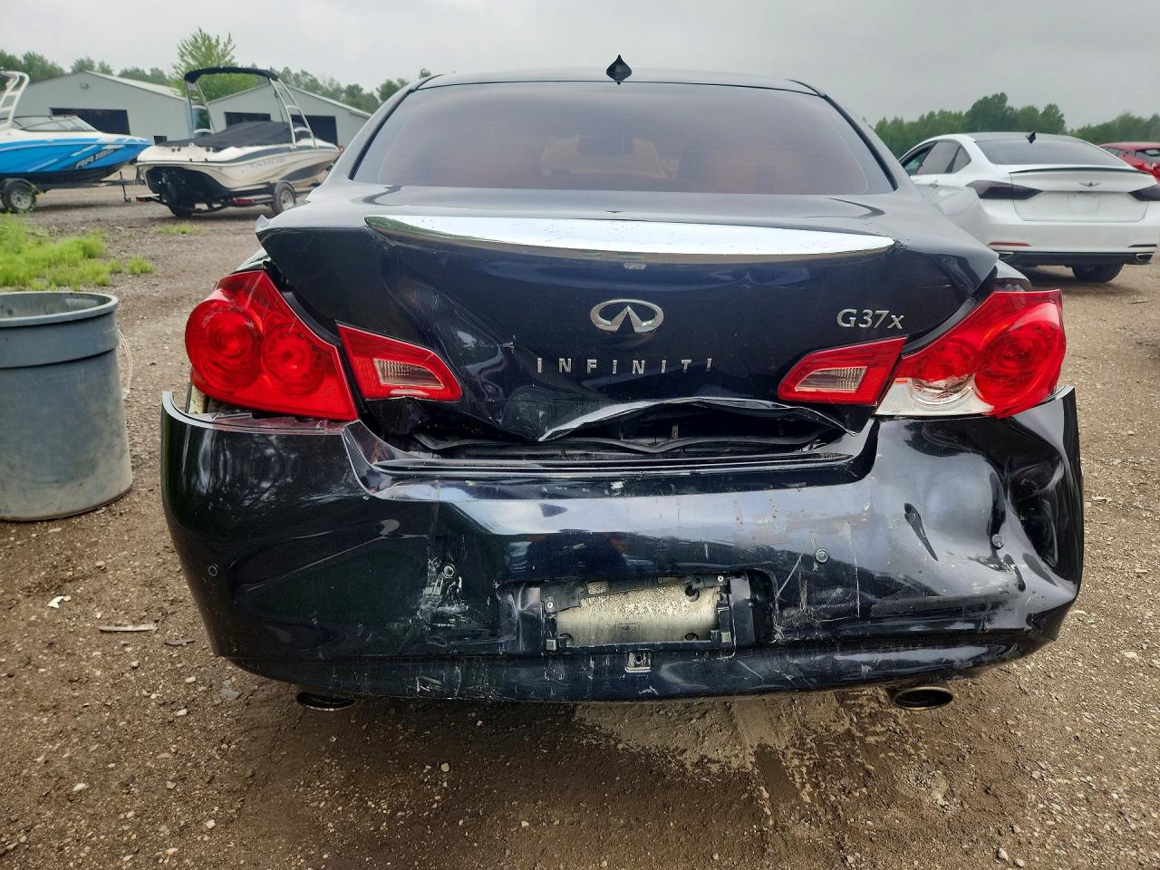 2011 INFINITI G37