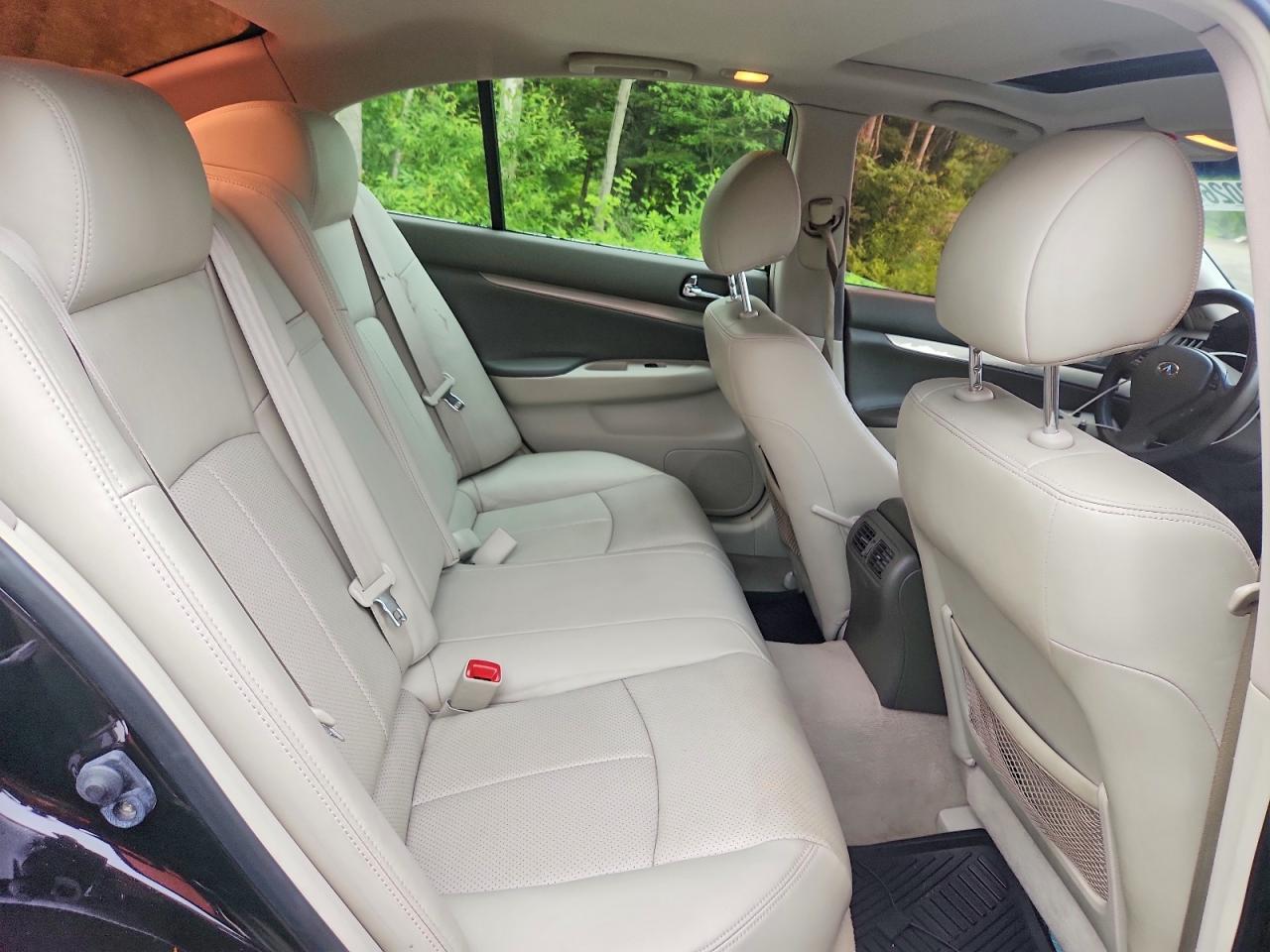 2011 INFINITI G37