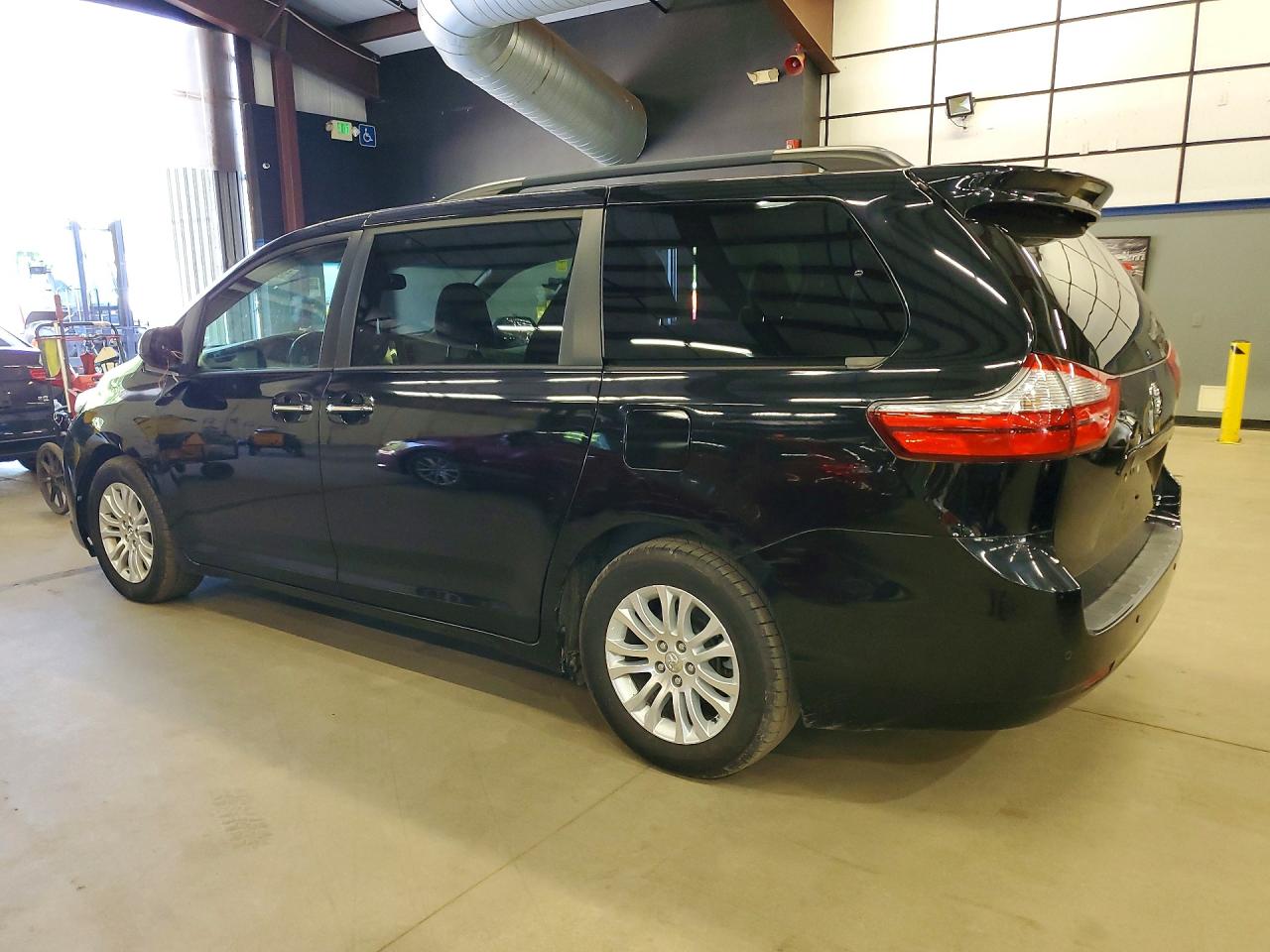 2017 TOYOTA SIENNA