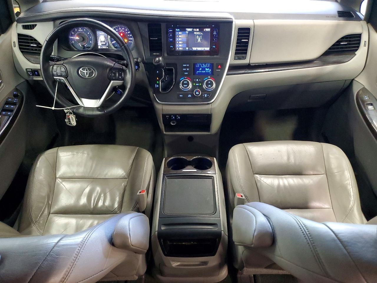2017 TOYOTA SIENNA