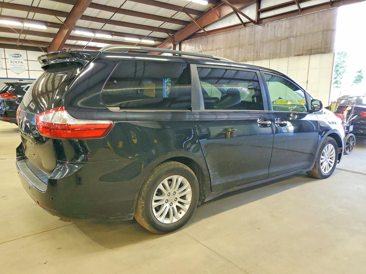 2017 TOYOTA SIENNA