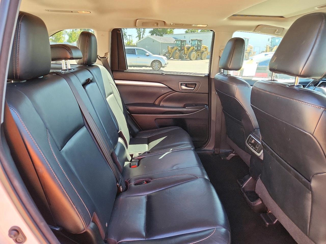 2016 TOYOTA HIGHLANDER