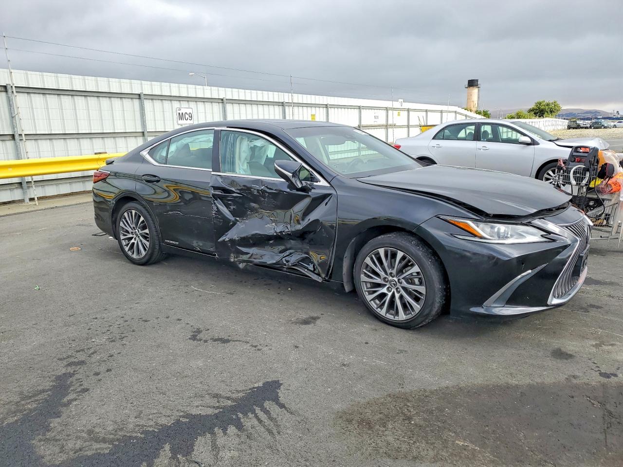 2019 LEXUS ES300