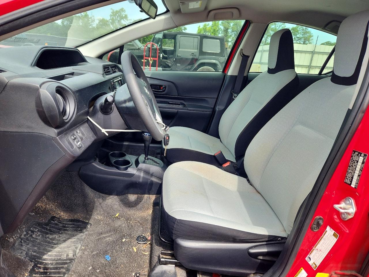 2015 TOYOTA PRIUS C ON