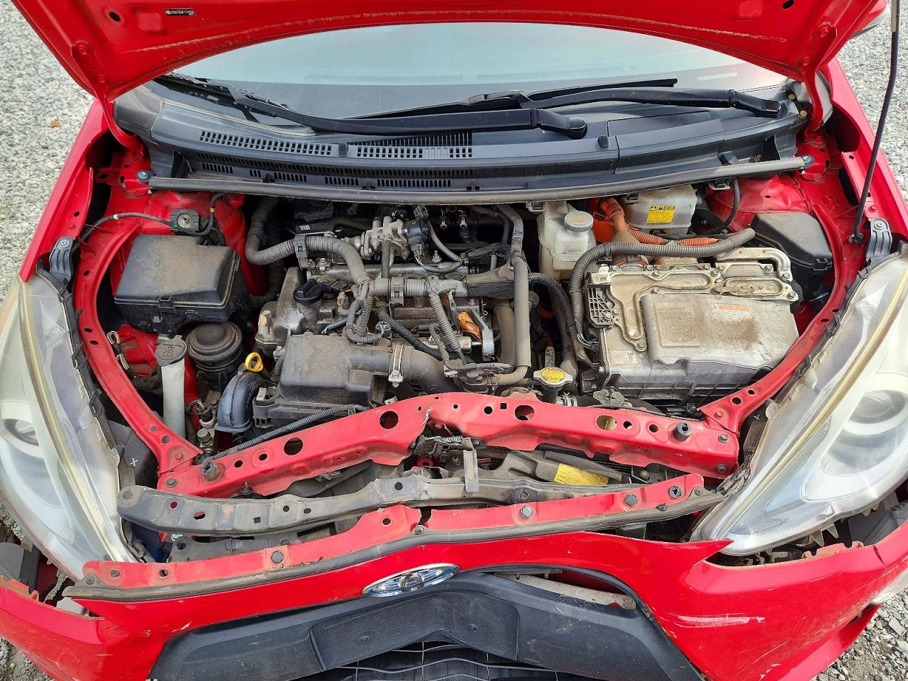 2015 TOYOTA PRIUS C ON