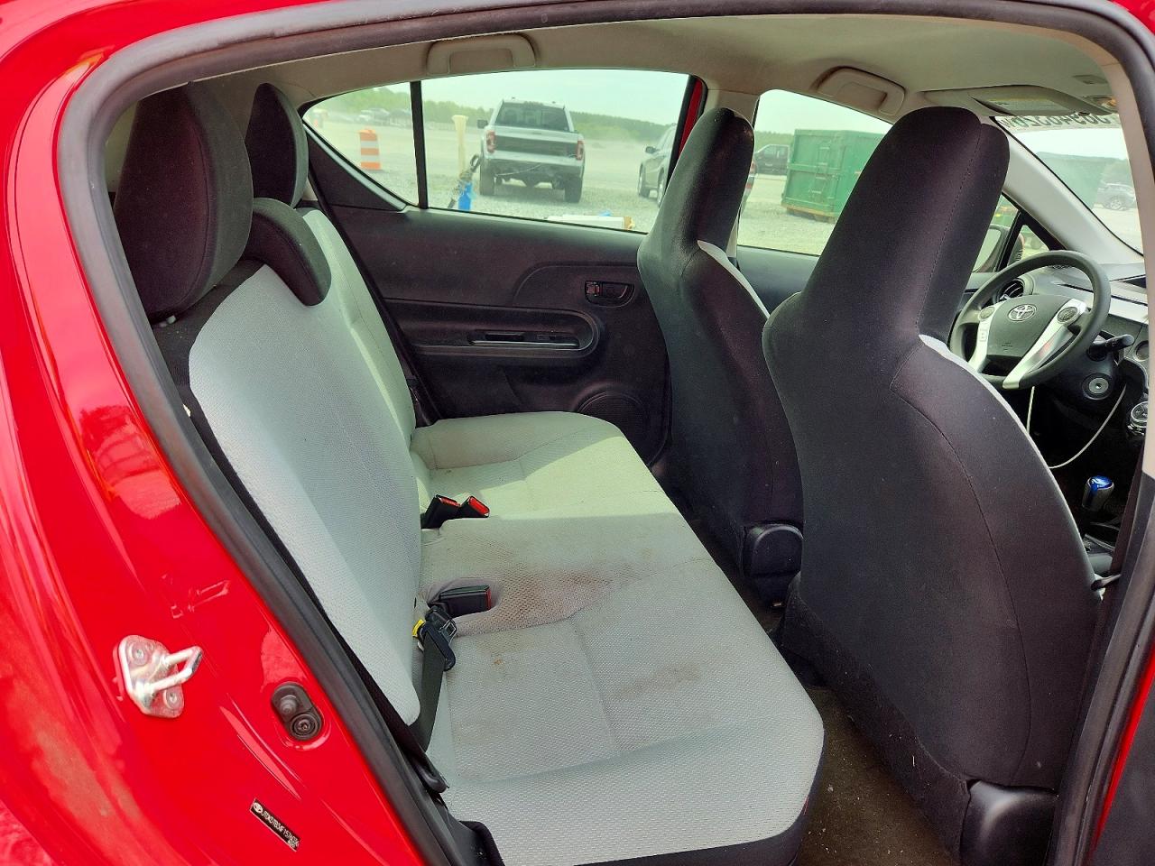 2015 TOYOTA PRIUS C ON