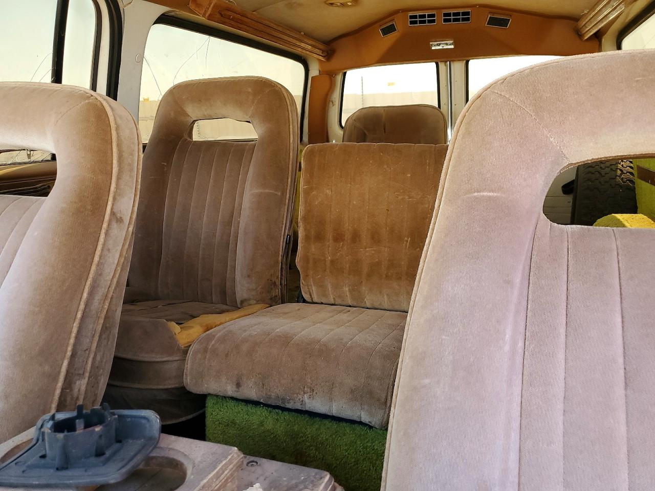 1988 CHEVROLET SUBURBAN