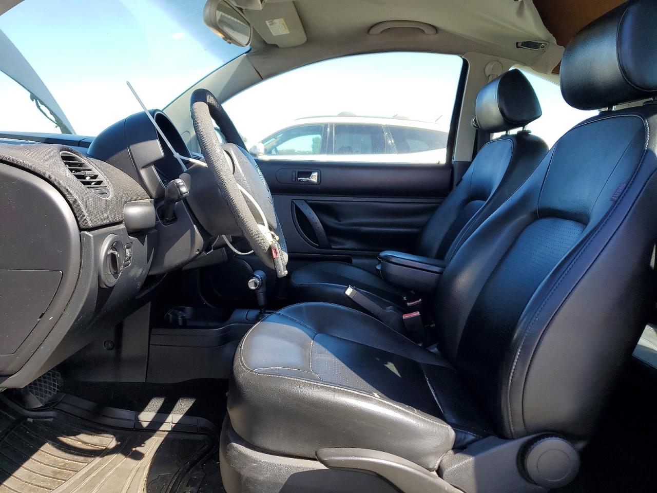 2010 VOLKSWAGEN BEETLE
