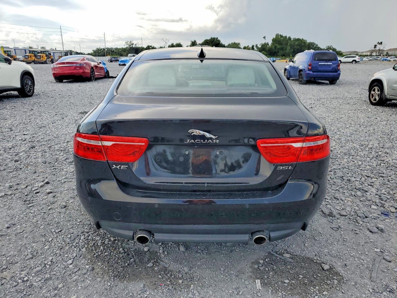 2018 JAGUAR XE