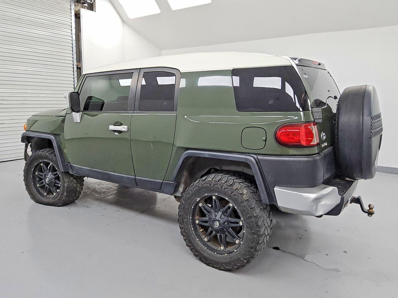 2010 TOYOTA FJ CRUISER