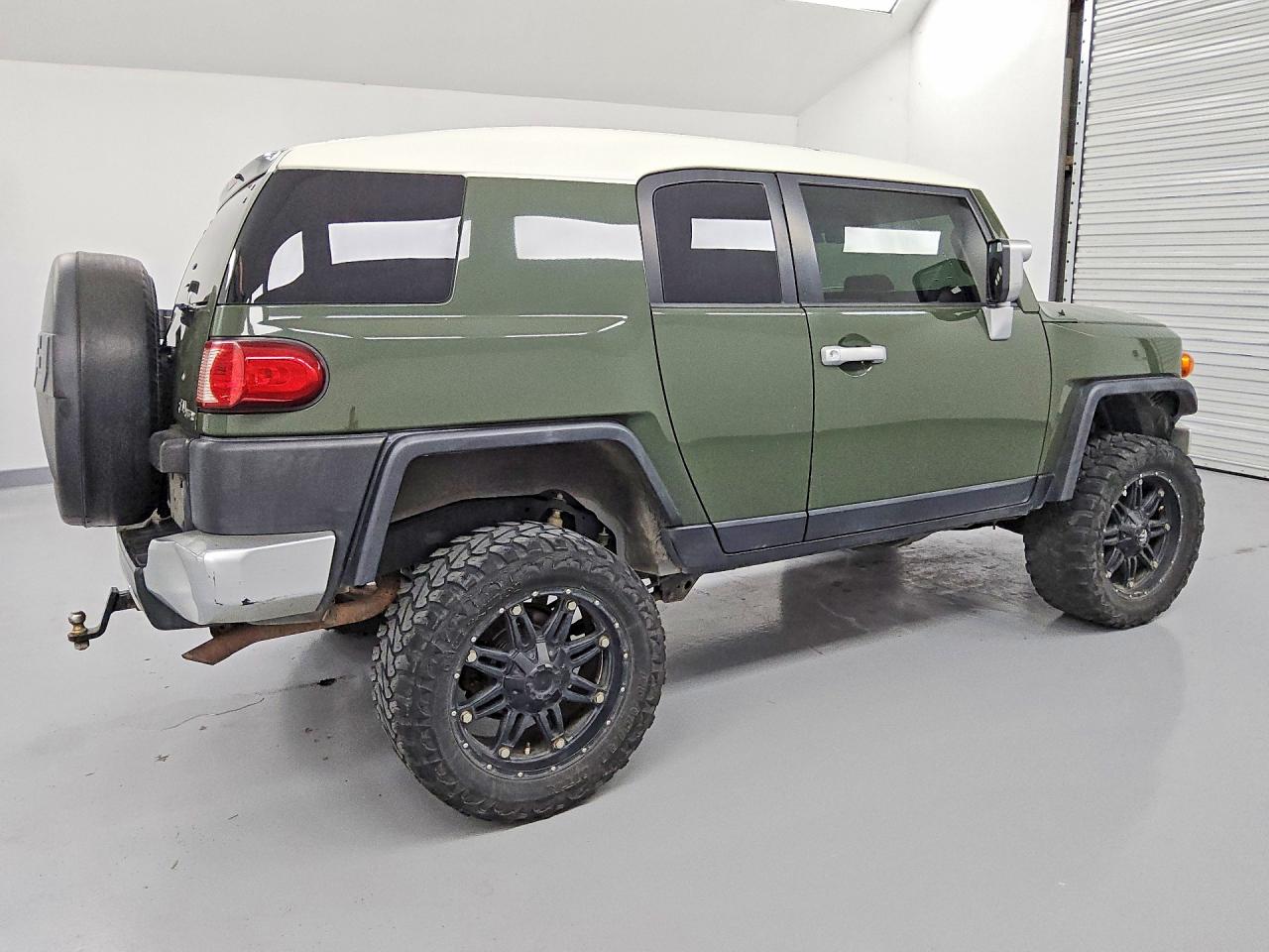 2010 TOYOTA FJ CRUISER
